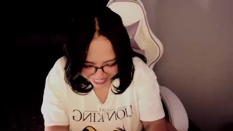 Snapshot of petitelilo1 chatting on 01/20/25, 02:43 Lilo online show from 01/20/25, 02:43
