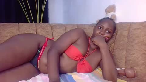 Snapshot of petiterissa chatting on 02/18/25, 01:32 RISSA online show from 02/18/25, 01:32
