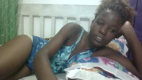 petitesweetchiq online show from 10/25/25, 08:36