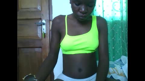 petitesweetchiq online show from 11/20/25, 08:25