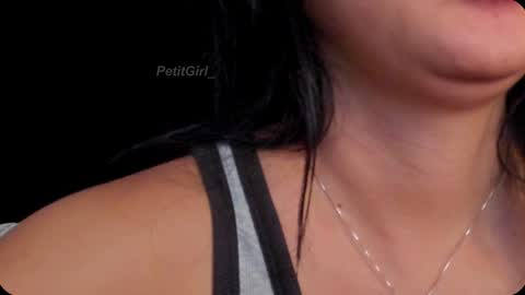 Snapshot of petitgirl_ chatting on 12/29/24, 01:38 J A S S online show from 12/29/24, 01:38