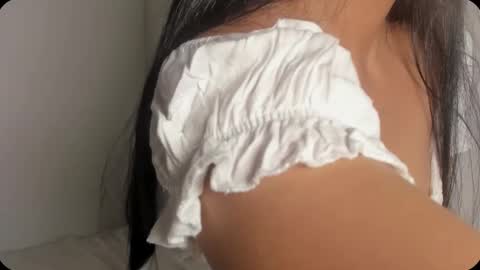 Snapshot of petitgirl_ chatting on 02/27/25, 12:43 J A S S online show from 02/27/25, 12:43