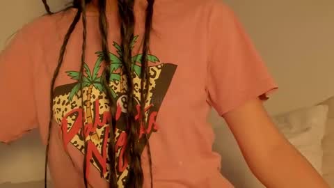 Snapshot of petitgirl_ chatting on 03/01/25, 04:54 J A S S online show from 03/01/25, 04:54