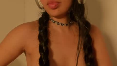 Snapshot of petitgirl_ chatting on 03/08/25, 12:55 J A S S online show from 03/08/25, 12:55