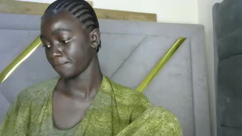 petitte_gyaal online show from 11/23/25, 12:10