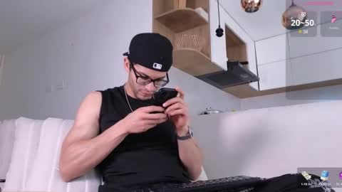 phantom_bigger1 online show from 10/16/25, 02:07