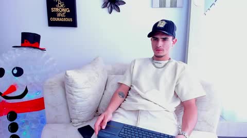Snapshot of philiprich chatting on 12/16/24, 07:32 philiprich online show from 12/16/24, 07:32