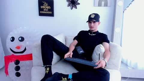 Snapshot of philiprich chatting on 12/17/24, 06:53 philiprich online show from 12/17/24, 06:53