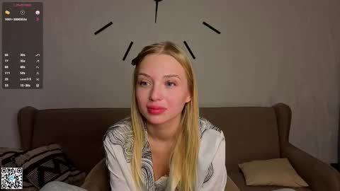 Emilia online show from 09/26/25, 06:23