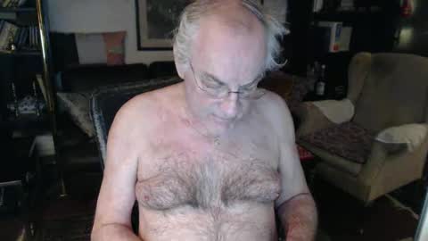 Snapshot of philoumis2 chatting on 12/22/24, 09:53 Philippe online show from 12/22/24, 09:53