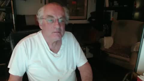 Snapshot of philoumis2 chatting on 01/06/25, 09:00 Philippe online show from 01/06/25, 09:00