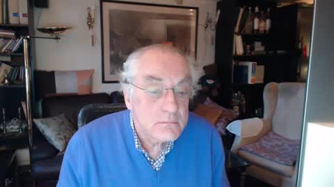 Snapshot of philoumis2 chatting on 01/13/25, 03:58 Philippe online show from 01/13/25, 03:58
