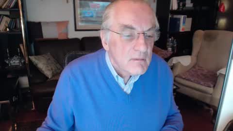 Snapshot of philoumis2 chatting on 01/15/25, 11:40 Philippe online show from 01/15/25, 11:40