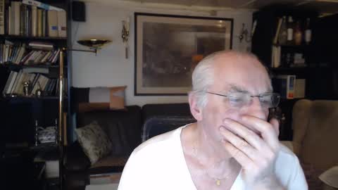 Snapshot of philoumis2 chatting on 01/18/25, 11:33 Philippe online show from 01/18/25, 11:33