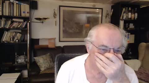 Snapshot of philoumis2 chatting on 01/25/25, 10:39 Philippe online show from 01/25/25, 10:39