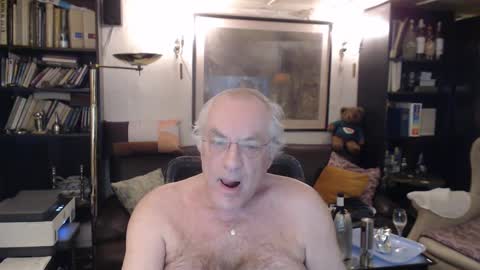 Snapshot of philoumis2 chatting on 01/28/25, 08:47 Philippe online show from 01/28/25, 08:47
