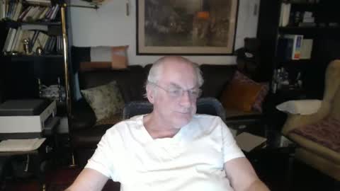 Snapshot of philoumis2 chatting on 02/01/25, 11:37 Philippe online show from 02/01/25, 11:37