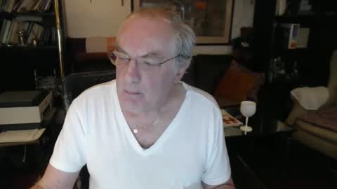 Snapshot of philoumis2 chatting on 02/05/25, 06:59 Philippe online show from 02/05/25, 06:59