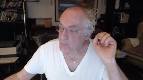 Snapshot of philoumis2 chatting on 02/09/25, 07:41 Philippe online show from 02/09/25, 07:41