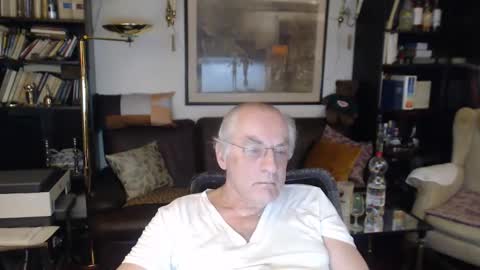 Snapshot of philoumis2 chatting on 02/10/25, 10:51 Philippe online show from 02/10/25, 10:51