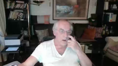 Snapshot of philoumis2 chatting on 02/22/25, 05:13 Philippe online show from 02/22/25, 05:13