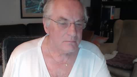 Snapshot of philoumis2 chatting on 09/21/25, 09:27 Philippe online show from 09/21/25, 09:27