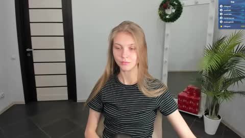 Snapshot of phoebepaw chatting on 12/12/24, 11:29 Phoebe online show from 12/12/24, 11:29
