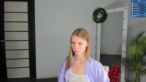 Snapshot of phoebepaw chatting on 12/12/24, 05:37 Phoebe online show from 12/12/24, 05:37