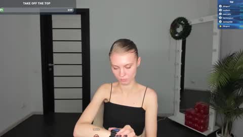 Snapshot of phoebepaw chatting on 12/13/24, 12:39 Phoebe online show from 12/13/24, 12:39