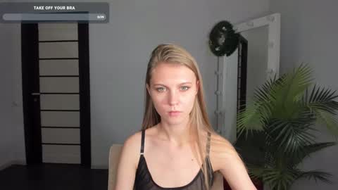 Snapshot of phoebepaw chatting on 12/23/24, 12:19 Phoebe online show from 12/23/24, 12:19