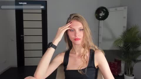 Snapshot of phoebepaw chatting on 12/25/24, 01:19 Phoebe online show from 12/25/24, 01:19