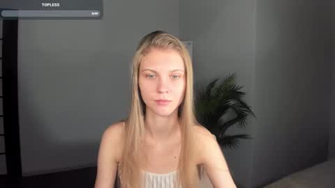 Snapshot of phoebepaw chatting on 01/16/25, 05:21 Phoebe online show from 01/16/25, 05:21