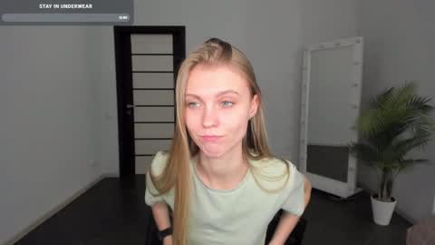 Snapshot of phoebepaw chatting on 01/19/25, 11:10 Phoebe online show from 01/19/25, 11:10