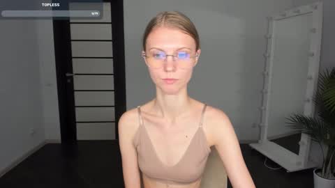 Snapshot of phoebepaw chatting on 01/28/25, 12:43 Phoebe online show from 01/28/25, 12:43