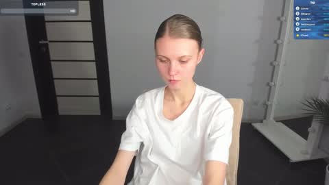 Snapshot of phoebepaw chatting on 02/13/25, 12:21 Phoebe online show from 02/13/25, 12:21