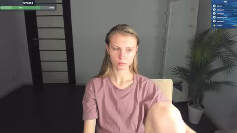 Snapshot of phoebepaw chatting on 02/15/25, 08:22 Phoebe online show from 02/15/25, 08:22