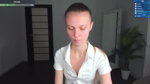 Snapshot of phoebepaw chatting on 02/21/25, 01:33 Phoebe online show from 02/21/25, 01:33