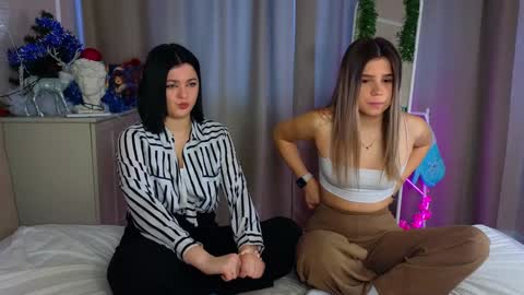Snapshot of phyllisheart chatting on 12/24/24, 08:11 Lora black and Lili blonde welcome you here online show from 12/24/24, 08:11