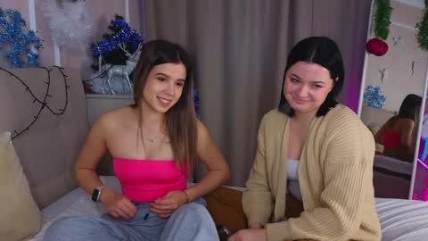 Snapshot of phyllisheart chatting on 12/25/24, 11:22 Lora black and Lili blonde welcome you here online show from 12/25/24, 11:22