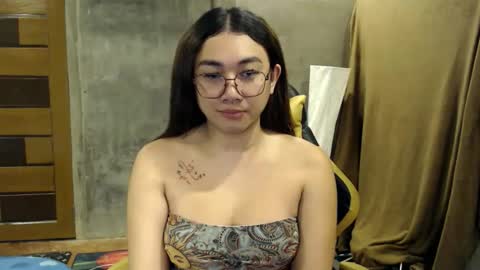 Snapshot of pia_worthsback chatting on 10/31/25, 02:18 Pia online show from 10/31/25, 02:18