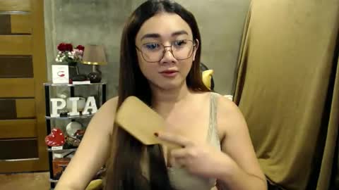 Snapshot of pia_worthsback chatting on 11/11/25, 11:54 Pia online show from 11/11/25, 11:54