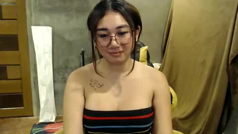 Snapshot of pia_worthsback chatting on 11/12/25, 12:00 Pia online show from 11/12/25, 12:00