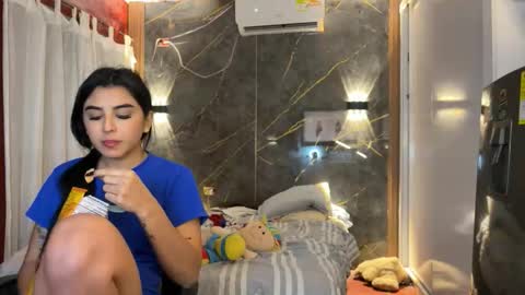 Snapshot of pichon_baby chatting on 09/17/25, 08:27 pichon_baby online show from 09/17/25, 08:27