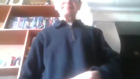Snapshot of pichoun71 chatting on 01/05/25, 11:15 pichoun71 online show from 01/05/25, 11:15