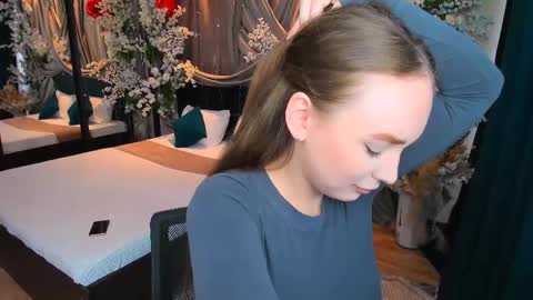 Snapshot of pieceofinspiration chatting on 02/23/25, 10:06 Emelie online show from 02/23/25, 10:06