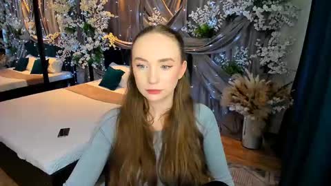 Snapshot of pieceofinspiration chatting on 03/09/25, 10:19 Emelie online show from 03/09/25, 10:19