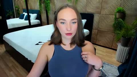 Snapshot of pieceofinspiration chatting on 09/14/25, 07:24 Emelie online show from 09/14/25, 07:24