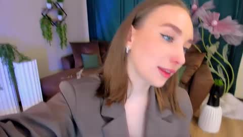 Snapshot of pieceofinspiration chatting on 09/22/25, 04:03 Emelie online show from 09/22/25, 04:03