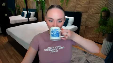 Snapshot of pieceofinspiration chatting on 11/10/25, 04:17 Emelie online show from 11/10/25, 04:17