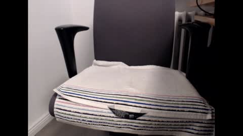 Snapshot of pimmel10 chatting on 12/15/24, 04:37 pimmel10 online show from 12/15/24, 04:37